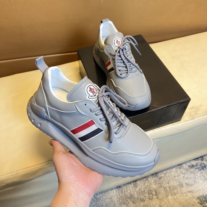MONCLER スニーカーユニセックスで共有!カップルコーデに最適
