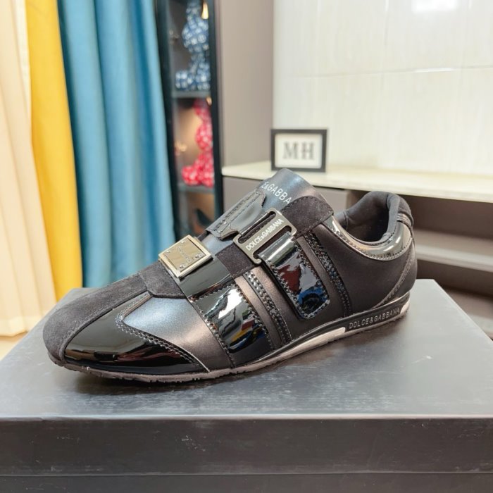 DOLCE＆GABBANA スニーカー冬のビジネスシーンに！防水仕様のシックデザイン