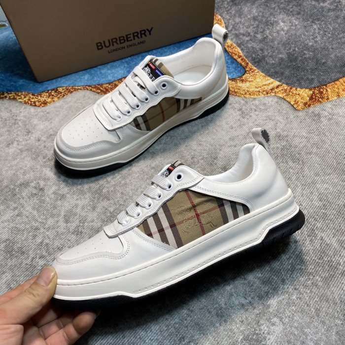 BURBERRY スニーカービンテージ愛好家へ◎年代ストリート風再現