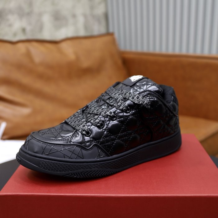 DIOR スニーカーシンプルだからこそ◎一生モノのデザイン