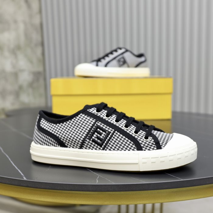 FENDI スニーカー通勤男子必見!疲れ知らずのビジネスシューズ