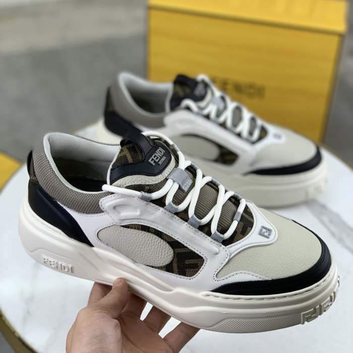 FENDI スニーカー夜ラン用★反射材付きで安全確保