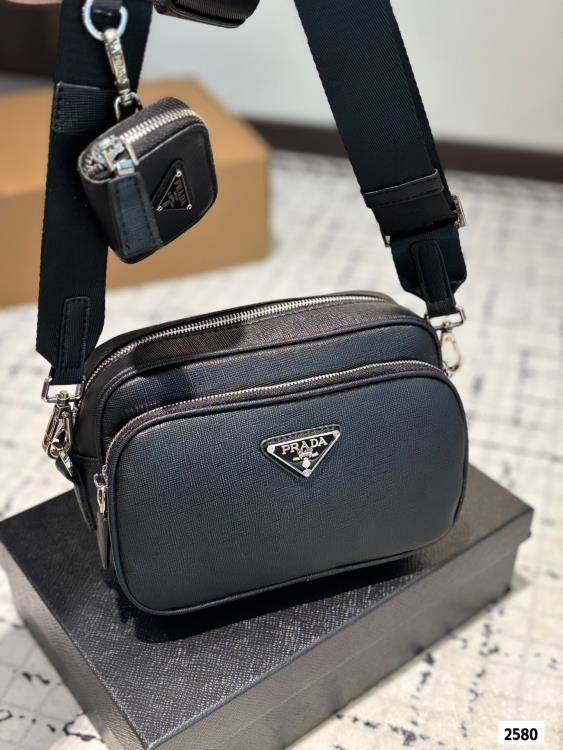 2025 未使用 ショルダーバッグ/ショルダーバッグ PRADA プラダ 20CM