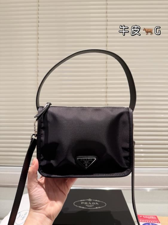 2025 上品 ショルダーバッグ/ハンドバッグ PRADA プラダ 20CM