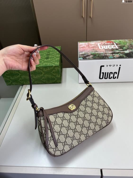 2025 頑丈 わきの下包み GUCCI グッチ 25CM