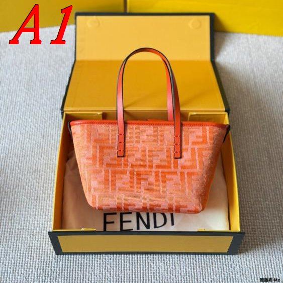2025 シック ハンドバッグ FENDI フェンデイ 18CM