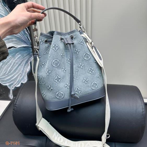 2025 ミニマル ショルダーバッグ/ハンドバッグ LOUIS VUITTON  ルイヴィトン   22CM