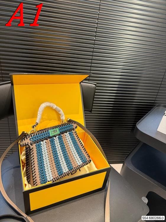2025 カジュアル ショルダーバッグ/ハンドバッグ FENDI フェンデイ 20CM