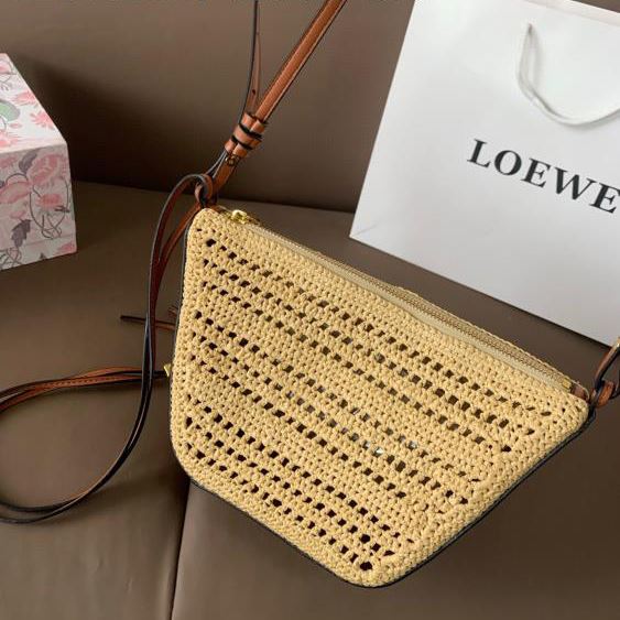 2025 特別感がある ショルダーバッグ/ショルダーバッグ LOEWE ロエベ 18CM