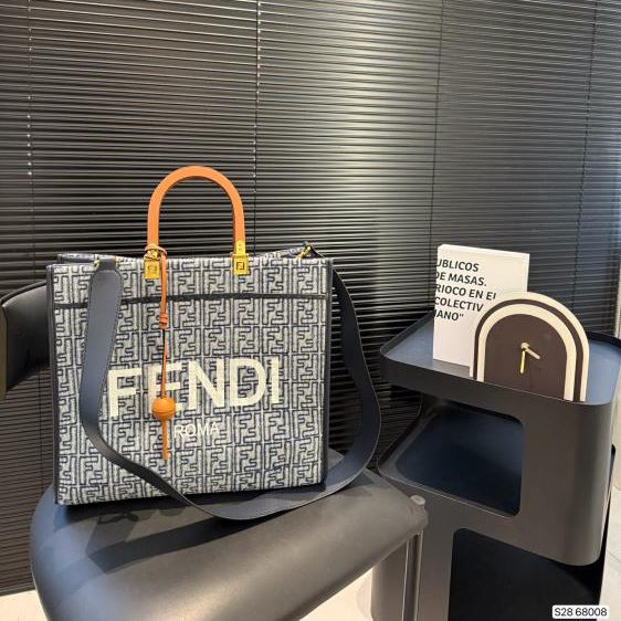 2025 ユニーク ショルダーバッグ/ハンドバッグ FENDI フェンデイ 35CM