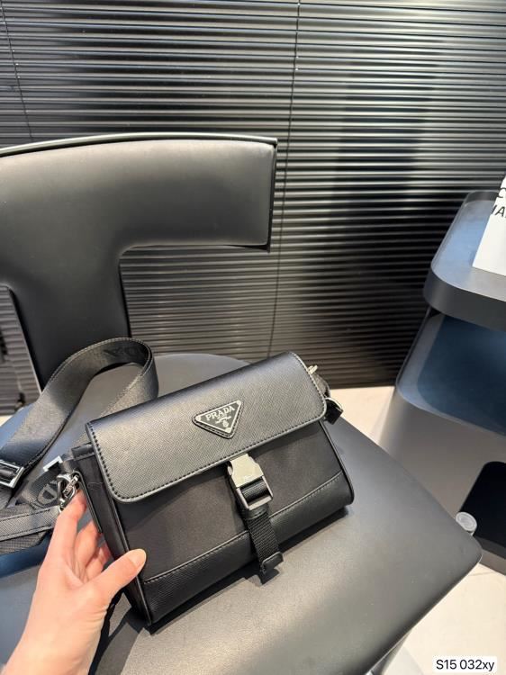 2025 こだわりの ショルダーバッグ/ショルダーバッグ PRADA プラダ 20CM