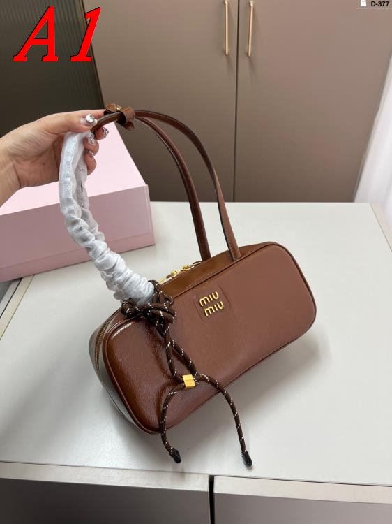 2025 なめらか ハンドバッグ MCM エムシーエム 28CM