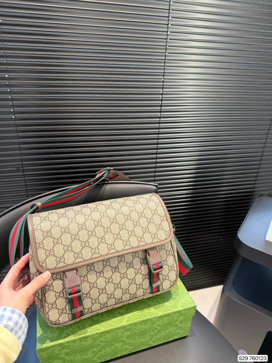 2025 コンパクト ショルダーバッグ/ショルダーバッグ GUCCI グッチ 27CM