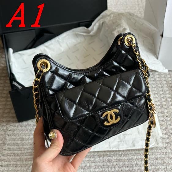 2025 ロゴ入り ショルダーバッグ/ショルダーバッグ CHANEL シャネル 19CM