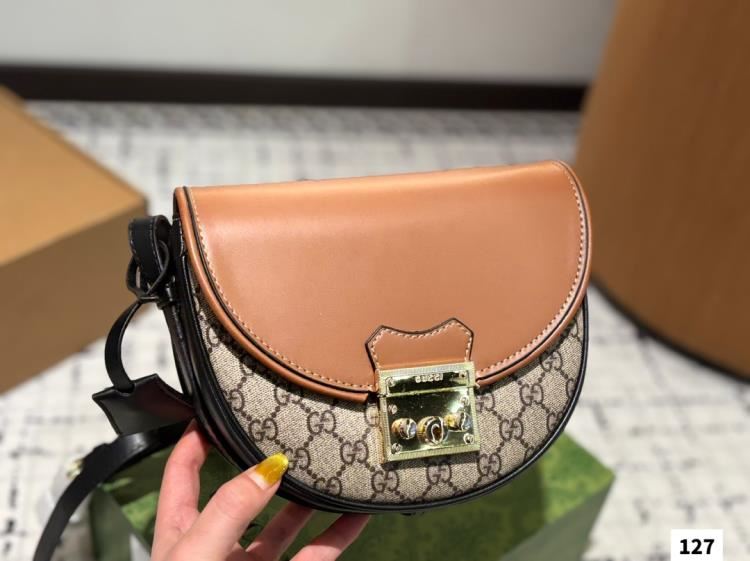 2025 エスニック ショルダーバッグ/ショルダーバッグ GUCCI グッチ 12CM