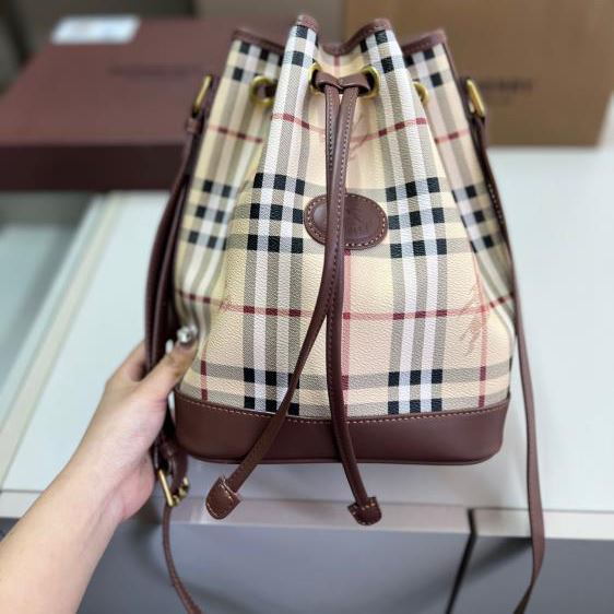 2025 シンプル ハンドバッグ BURBERRY バーバリー 21CM