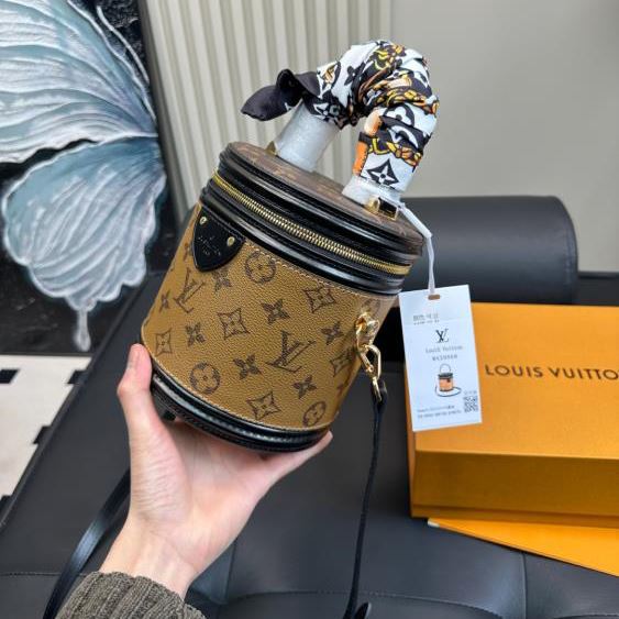 2025 シャープ ショルダーバッグ/ハンドバッグ LOUIS VUITTON ルイヴィトン 15CM