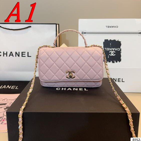 2025 ドレッシー ショルダーバッグ/ハンドバッグ CHANEL シャネル 19CM