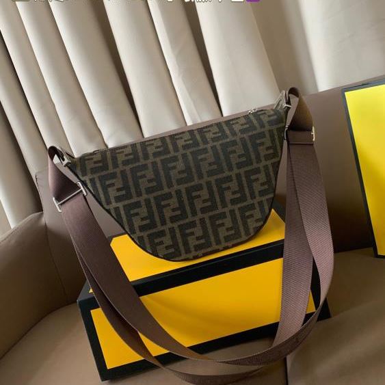 2025 エレガント わきの下包み FENDI フェンデイ 30CM
