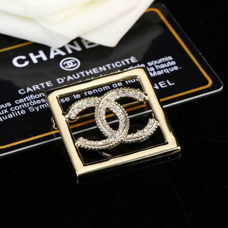 シャネル ブローチ 2025SS 世代を超えて愛される CHANEL