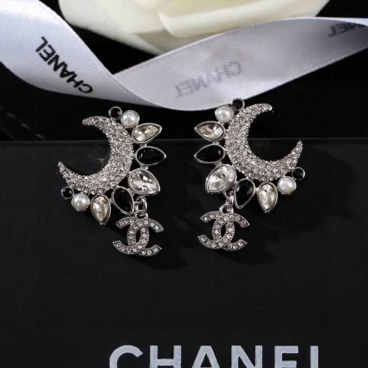 シャネル イヤリング 2025SS ワードローブの定番 CHANEL