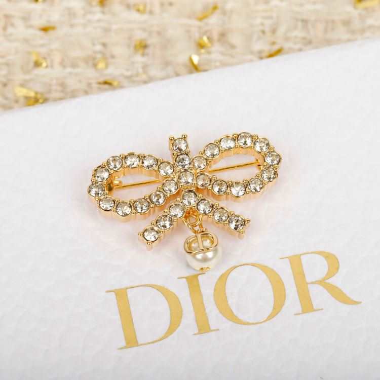 ディオール ブローチ 2025SS トレンドに左右されない DIOR