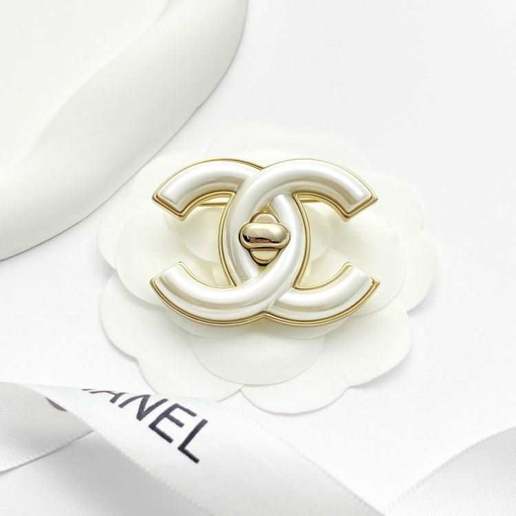 シャネル ブローチ 2025SS 時代を超える CHANEL