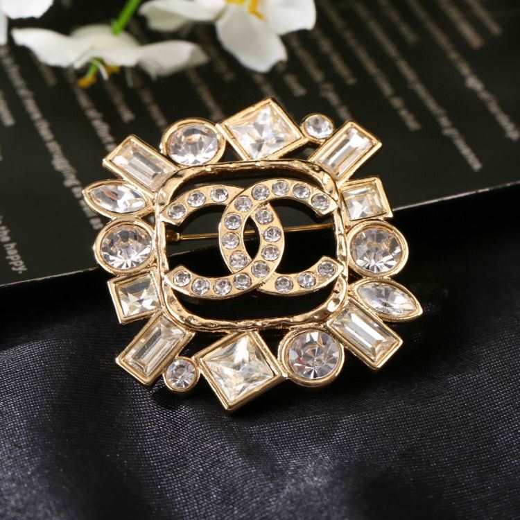 シャネル ブローチ 2025SS 変形しにくい CHANEL