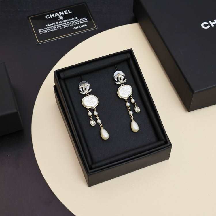 シャネル イヤリング 2025SS 洗練された耐久性 CHANEL