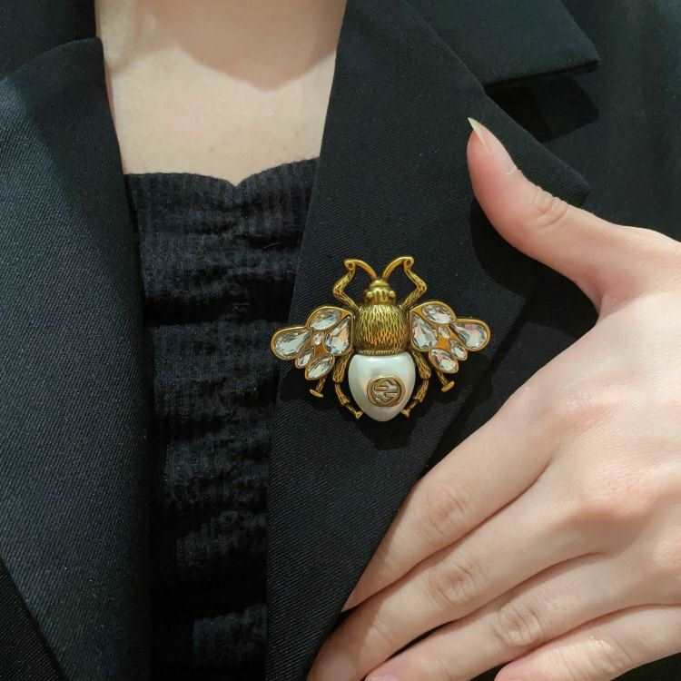 グッチ ブローチ 2025SS コーデの要 GUCCI