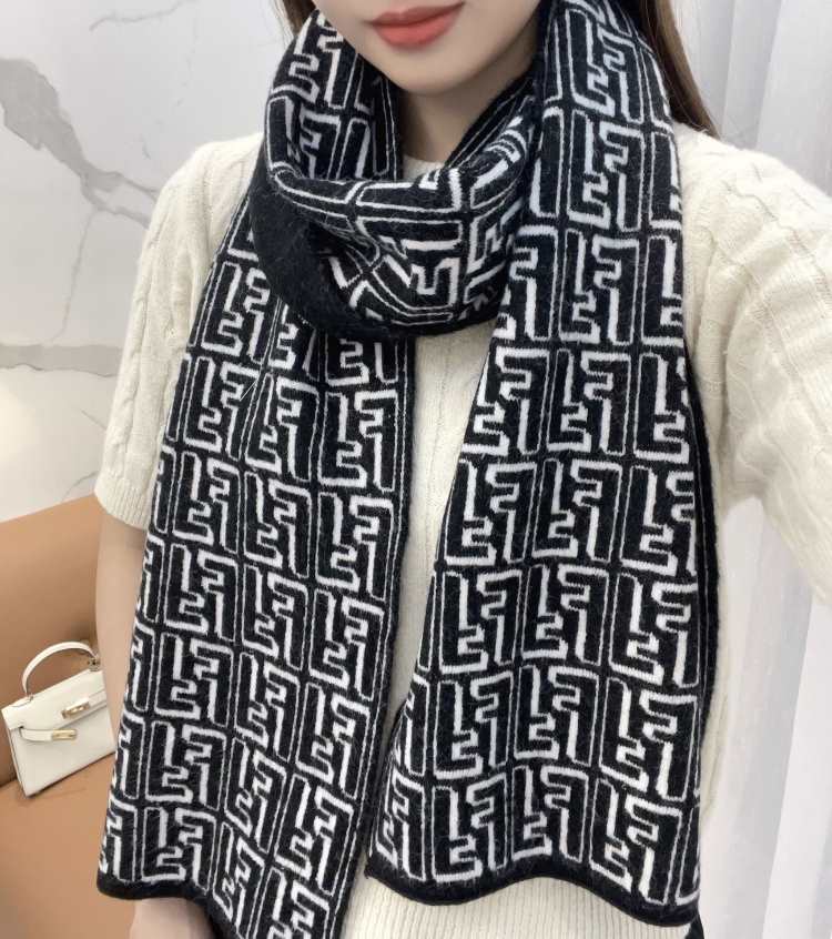 2025秋冬 フェンデイ ショール おすすめ 男女兼用