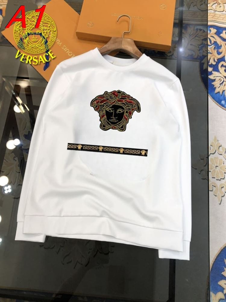 ヴェルサーチ パーカー 先行販売