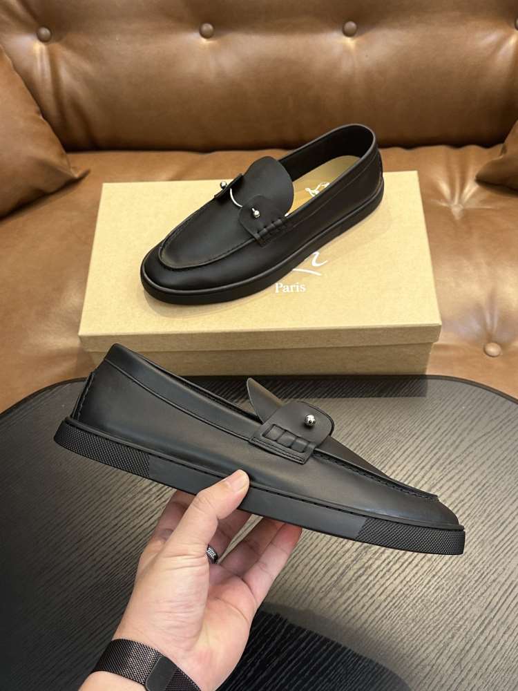 【Christian Louboutin】ローファー レザー 钮扣装飾 ブラック×シルバー フォーマル