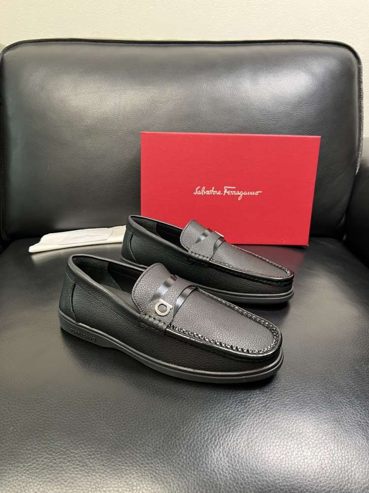 2026発売【Ferragamo】ローファー レザー 荔枝紋 × 黒 ビジネス FERR-