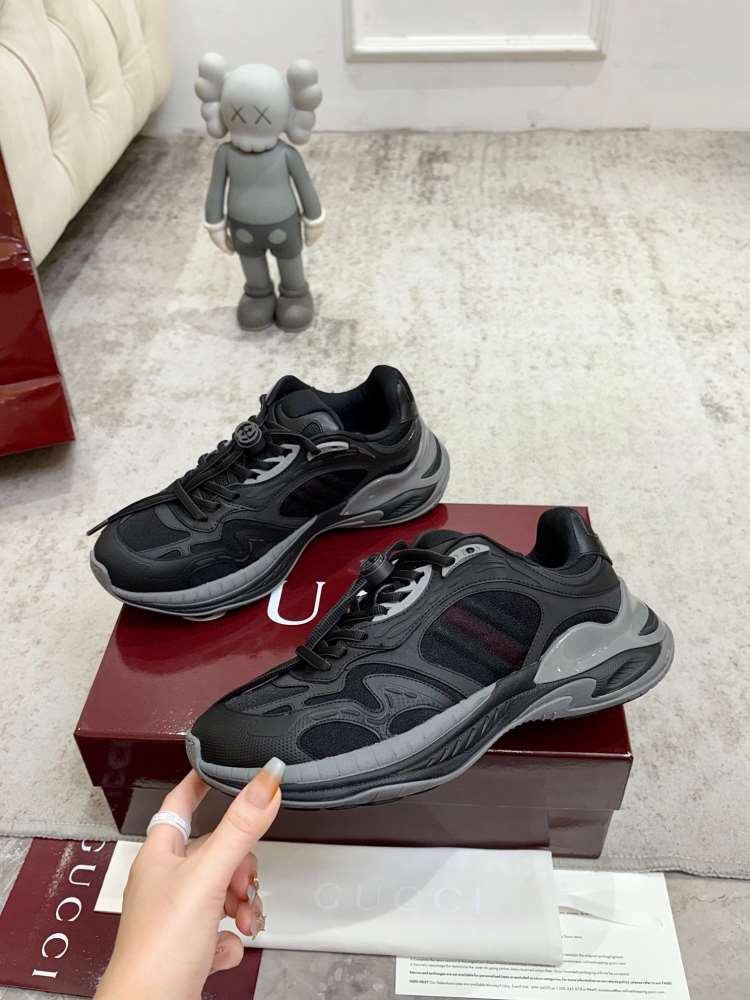 【Givenchy】スニーカー メッシュ × レザー ホワイト × ネイビー GVロゴ ストリート GVC-