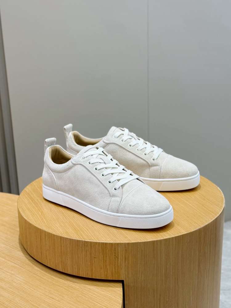 2026発売中!【Christian Louboutin】スニーカー スエード シンプル ベージュ×ホワイト デイリー