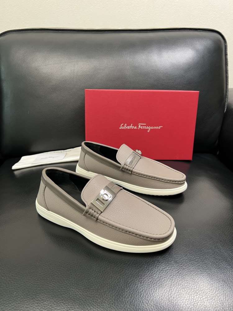 2026発売【Ferragamo】ローファー レザー 荔枝紋 グレージュ G扣 ビジネス FERR-