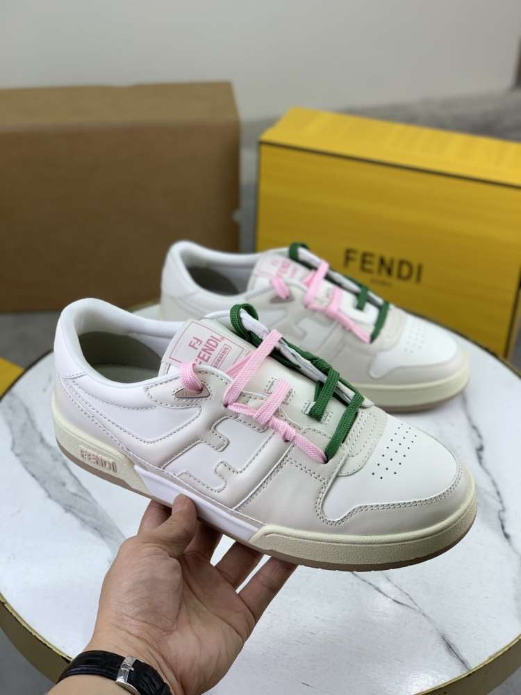 2026新作発表【Fendi】スニーカー レザー ピンク×グリーン鞋带 白底 ホワイト×ピンク×グリーン カジュアル