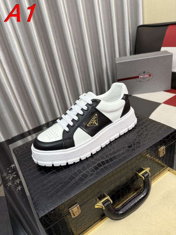 2026入荷【Prada】チャンキースニーカー レザー 金色三角标 黑白撞色 カジュアル