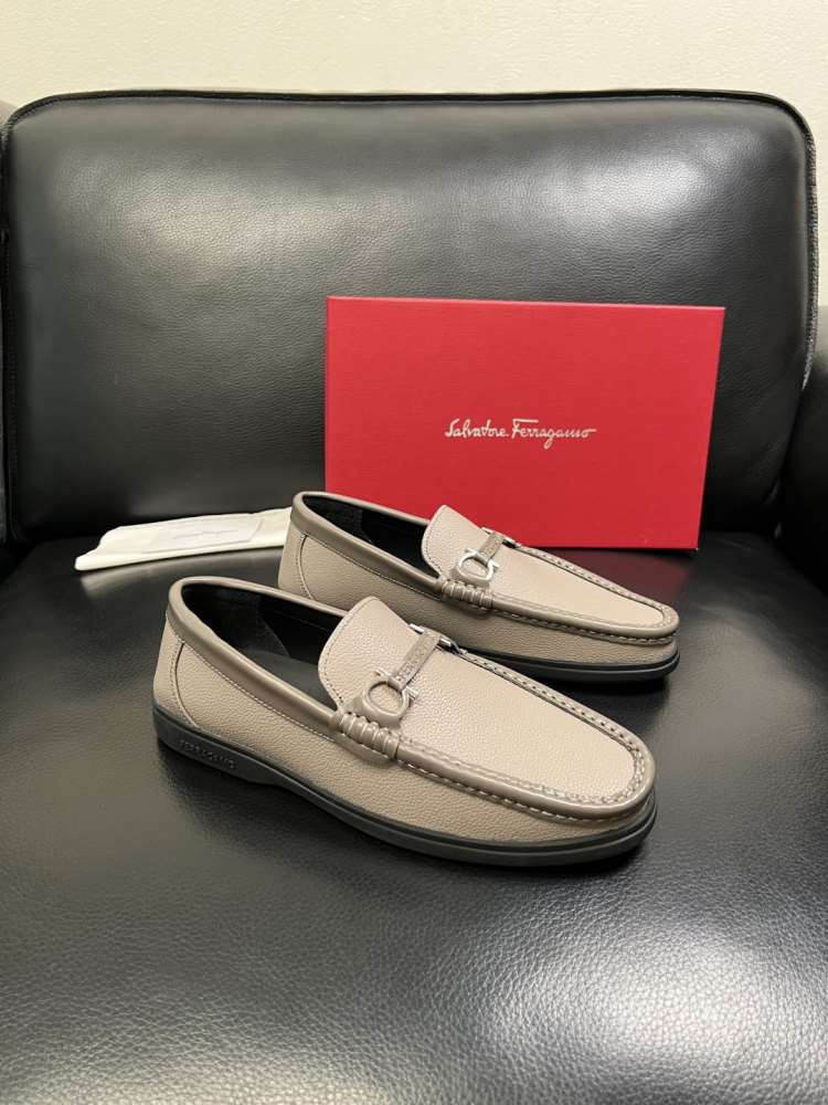 【Ferragamo】ローファー レザー 荔枝紋 グレージュ 马衔扣 ビジネス FERR-