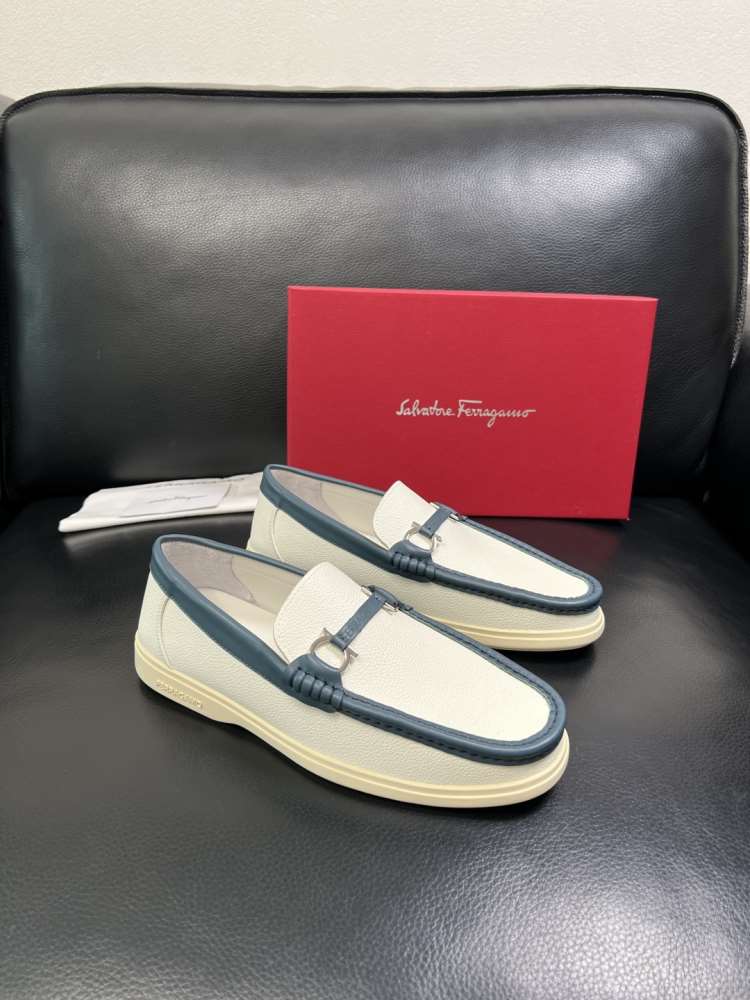 2026入荷しました【Ferragamo】ローファー レザー 荔枝紋 × ネイビーパンダ 马衔扣 ビジネス FERR-
