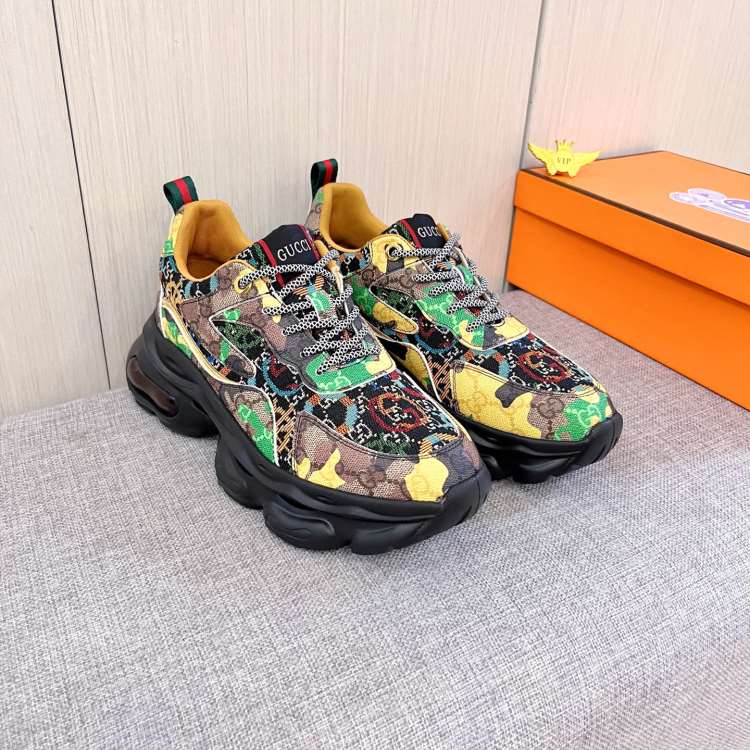 2026新作登場！【Gucci】チャンキースニーカー レザー キャラクター ストロベリー ベージュ ストリート