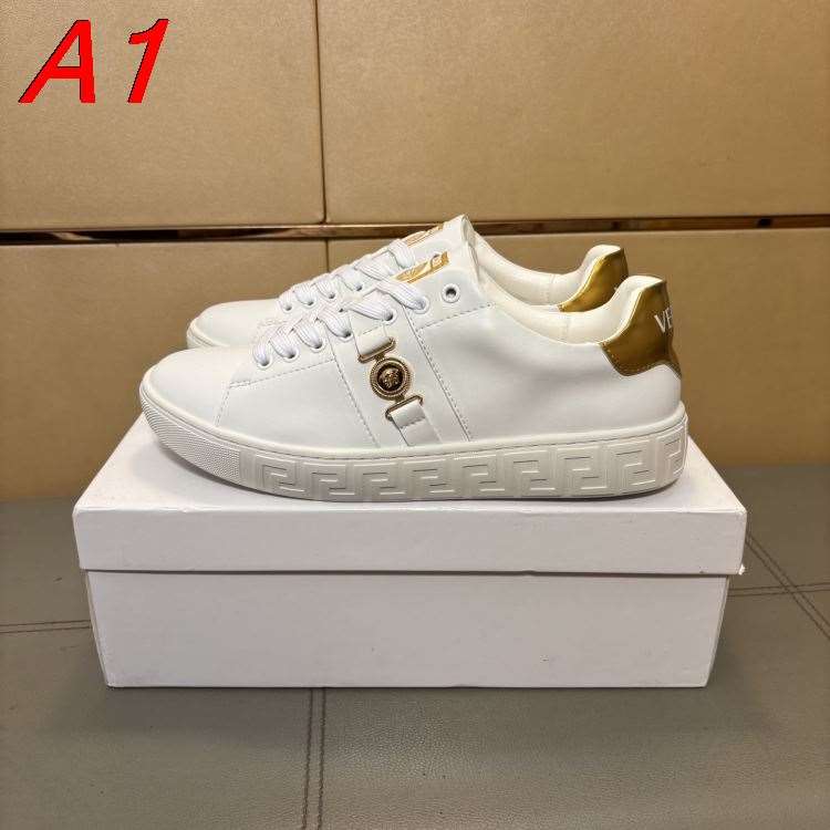 2026発売【Versace】スニーカー レザー メダリオンヘッド ギリシャ鍵巻 白×ゴールド カジュアル