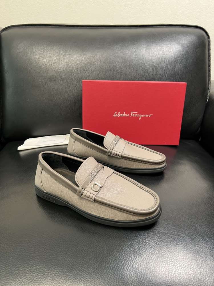 2026新作【Ferragamo】ローファー レザー 荔枝紋 × グレージュ 马蹄扣 ビジネス FERR-