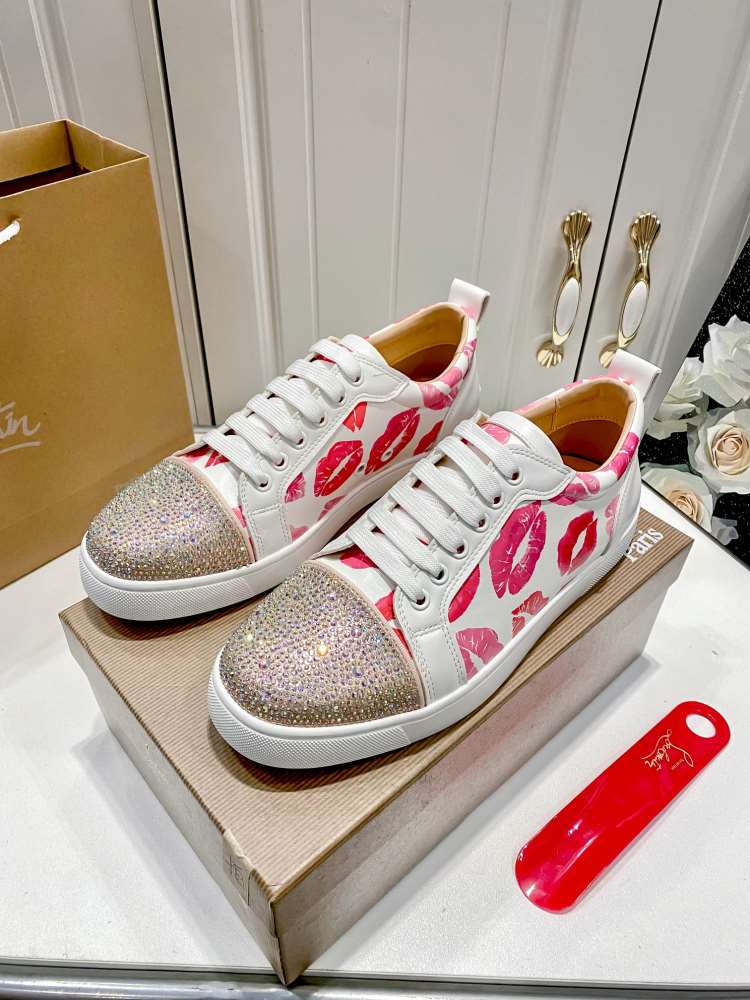 2026新作発表【Christian Louboutin】スニーカー レザー リップ印图案×スパンコール ピンク×ホワイト×ゴールド パーティー