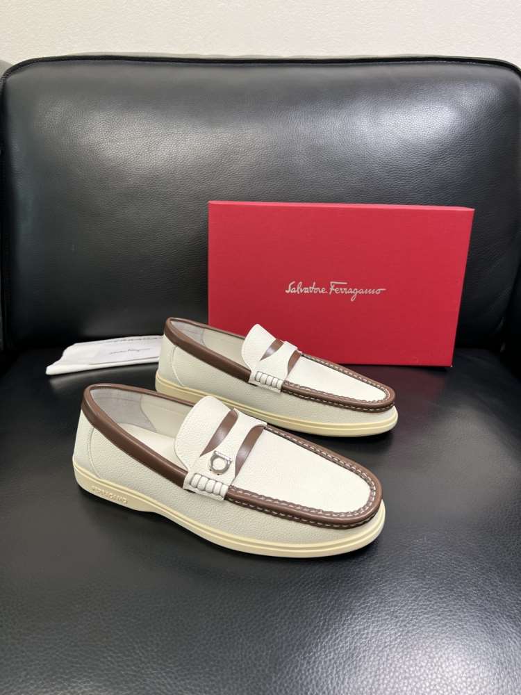 2026新作登場!【Ferragamo】ローファー レザー 荔枝紋 × ブラウンパンダ 马衔扣 ビジネス FERR-