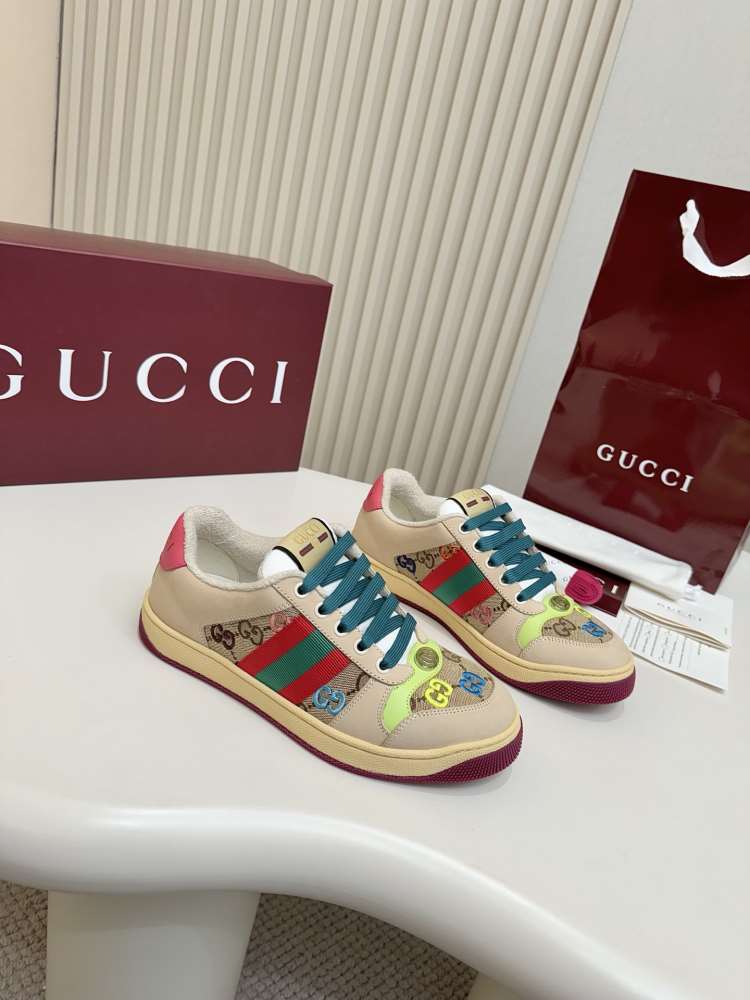 2026新作発表【Gucci】スリッポン レザー×GGキャンバス ウェブストライプ レトロ ホワイト×グリーン ストリート