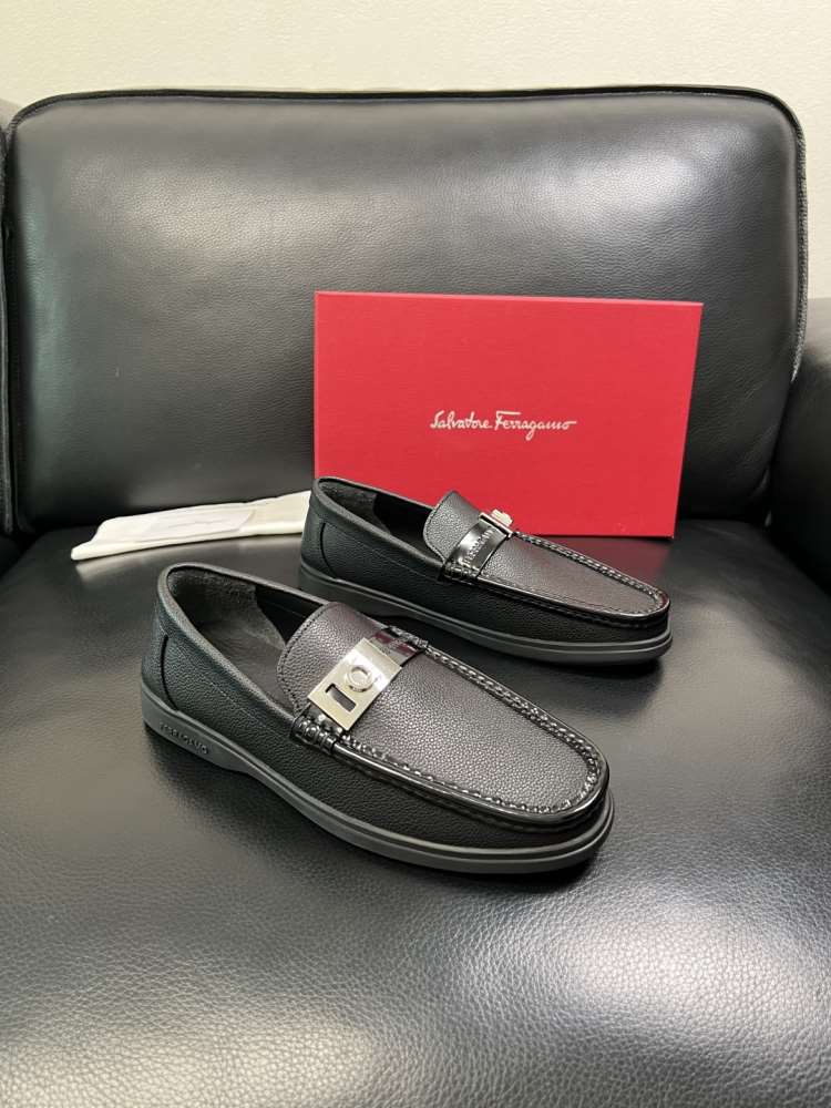 2026新作登場!【Ferragamo】ローファー レザー 荔枝紋 × 黑 G扣 ビジネス FERR-