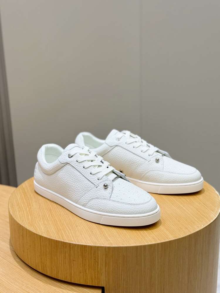 2026発売【Christian Louboutin】スニーカー レザー 荔枝紋様×釘 ホワイト×シルバー フォーマル