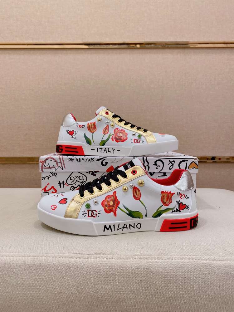 2026新作【Dolce & Gabbana】スニーカー レザー 金铆钉×花卉柄 DG柄 ホワイト×レッド×ゴールド ストリート